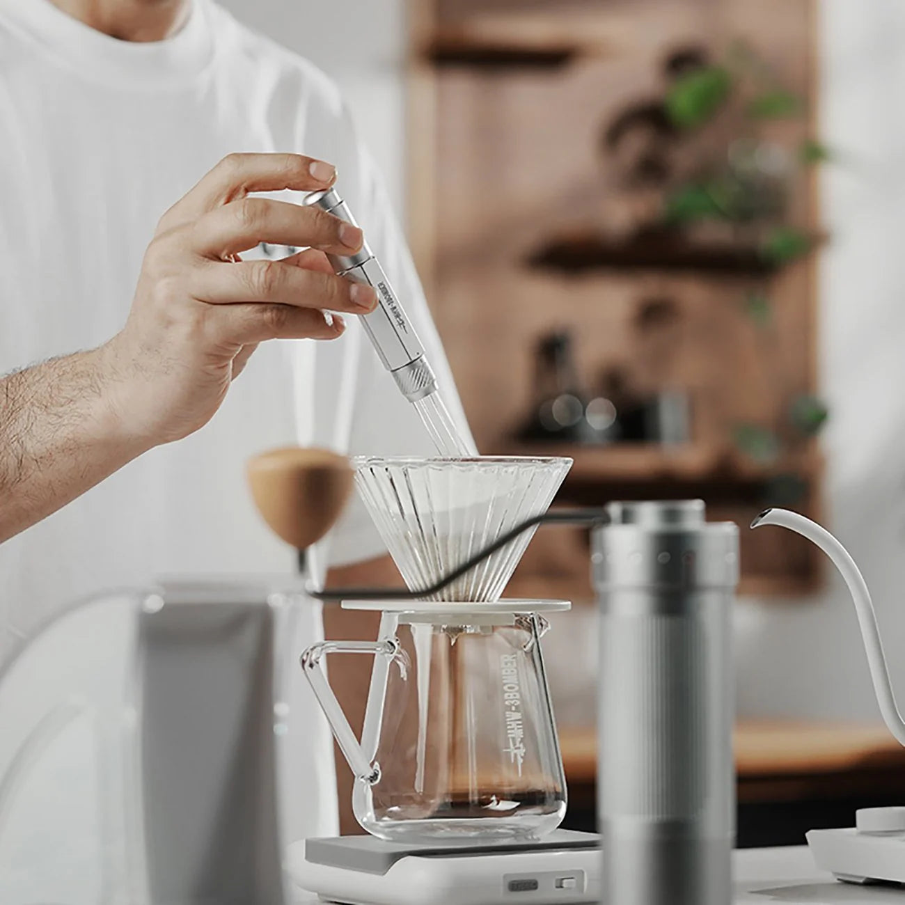 MHW-3BOMBER Razvodnik munjevitih igala Pro